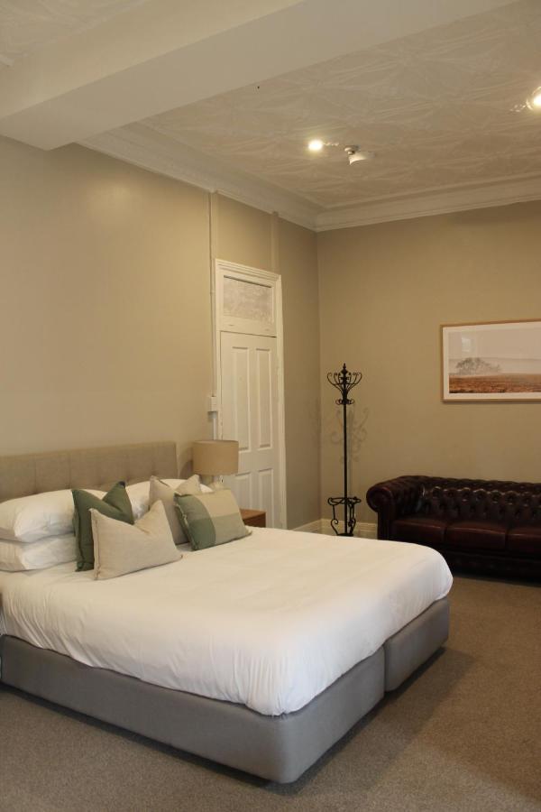 The Royal Hotel West Wyalong Exterior photo